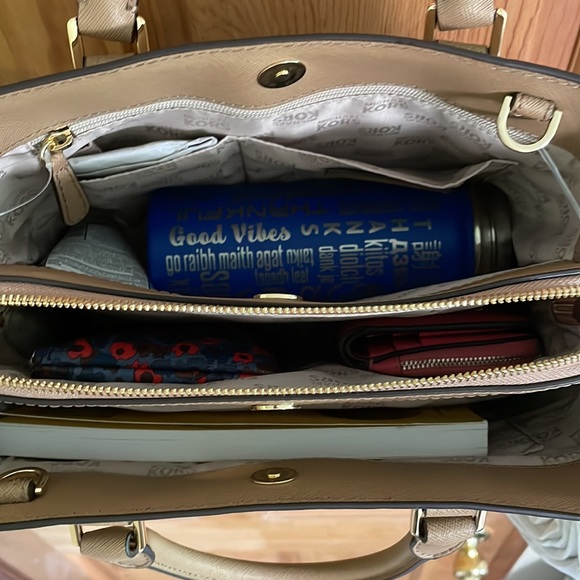 **UNAVAILABLE* **SOLD ELSEWHERE**Michael Kors tan Satchel bag - Picture 6 of 11